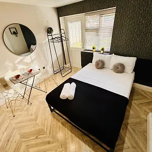 https://heathrow-airport-studios.brighton-hotels-england.com