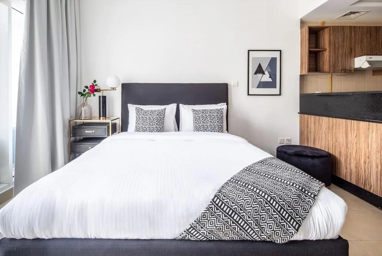 Frank Porter - Burj Al Noujoum Apartment Dubai