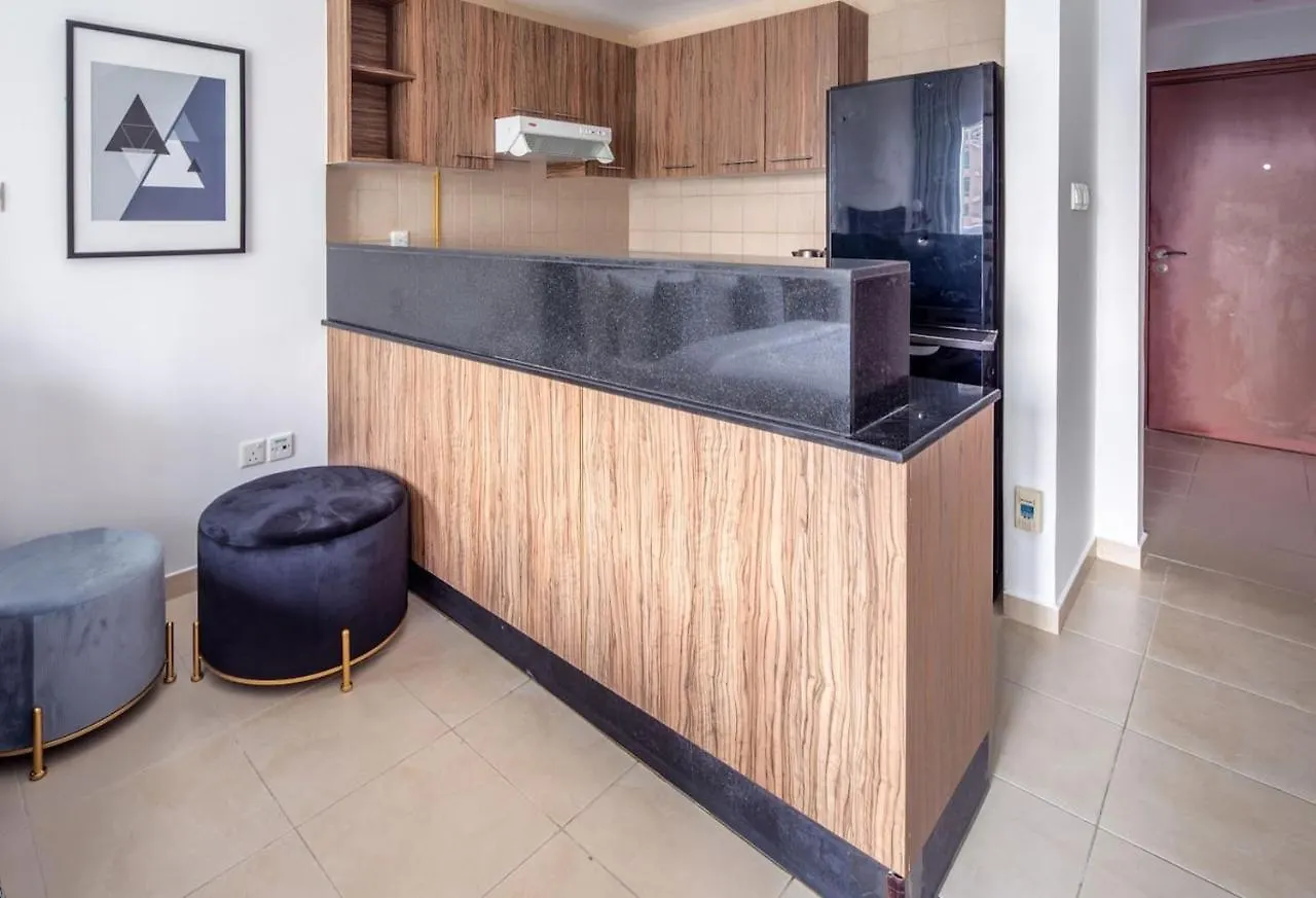 Frank Porter - Burj Al Noujoum Apartment Dubai United Arab Emirates