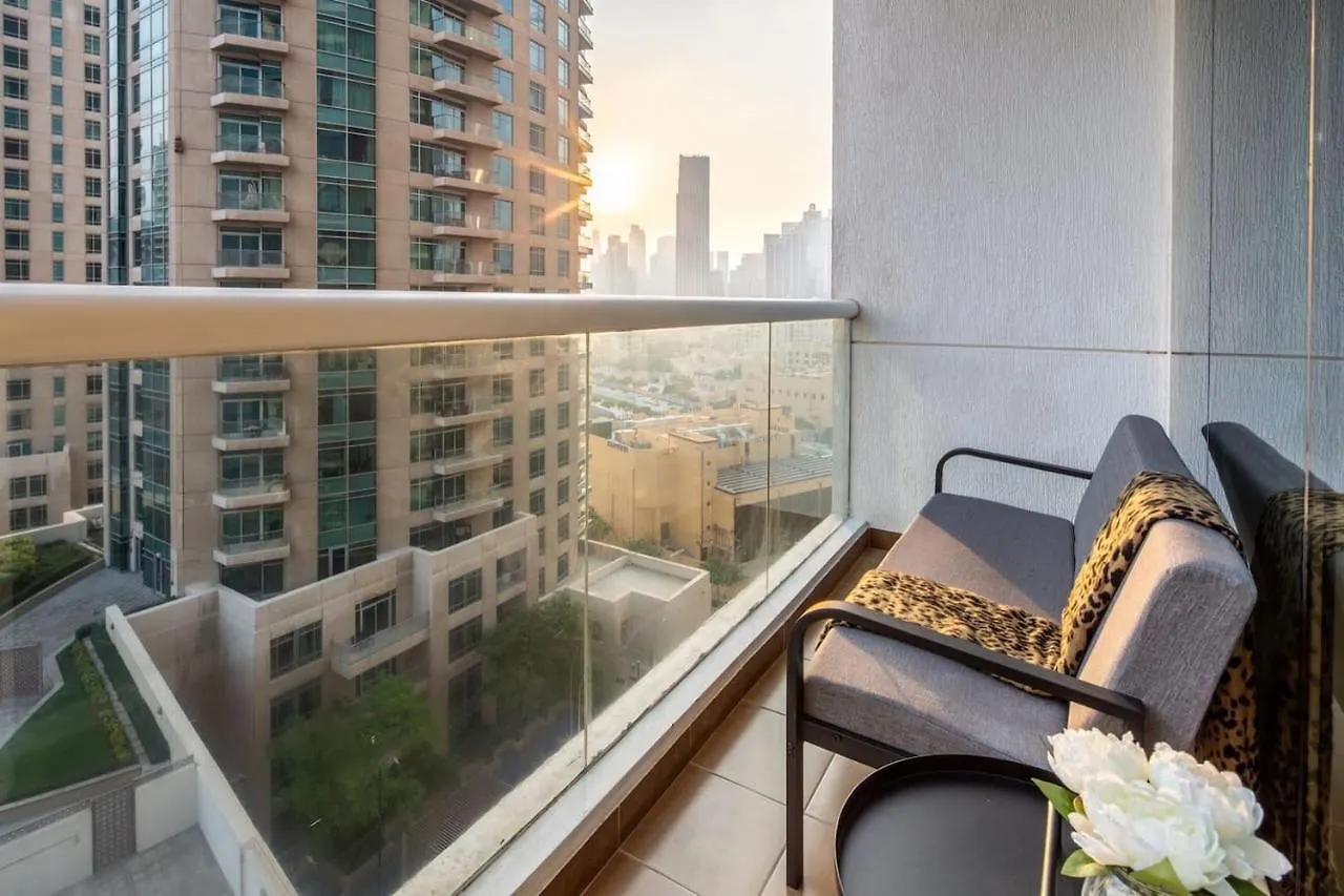 Frank Porter - Burj Al Noujoum Apartment Dubai