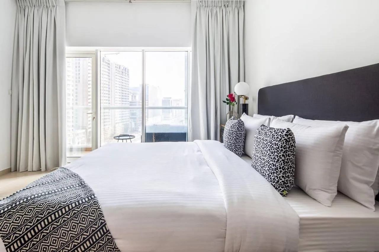 Frank Porter - Burj Al Noujoum Apartment Dubai